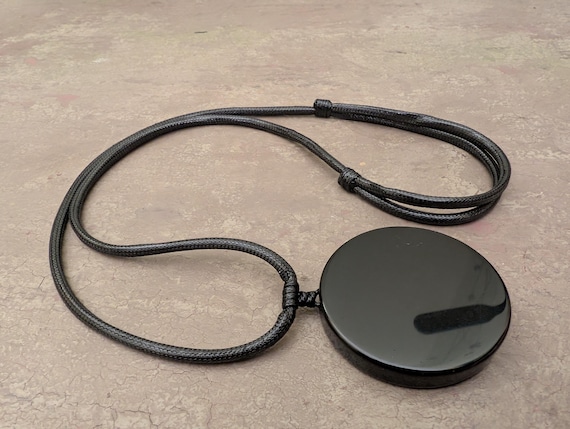 黒曜石ミラーペンダントネックレス：強力な保護のお守りメロントリ