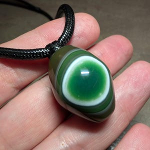 Collar con colgante de ágata verde, amuleto talismán de ágata mongola natural