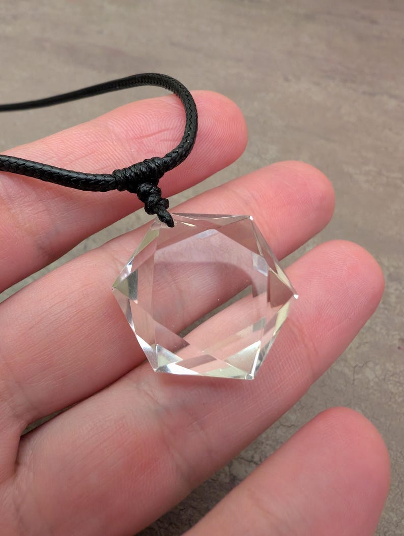 Collar con colgante de cuarzo transparente: gema natural brasileña, estrella de David hexagonal. imagen 5