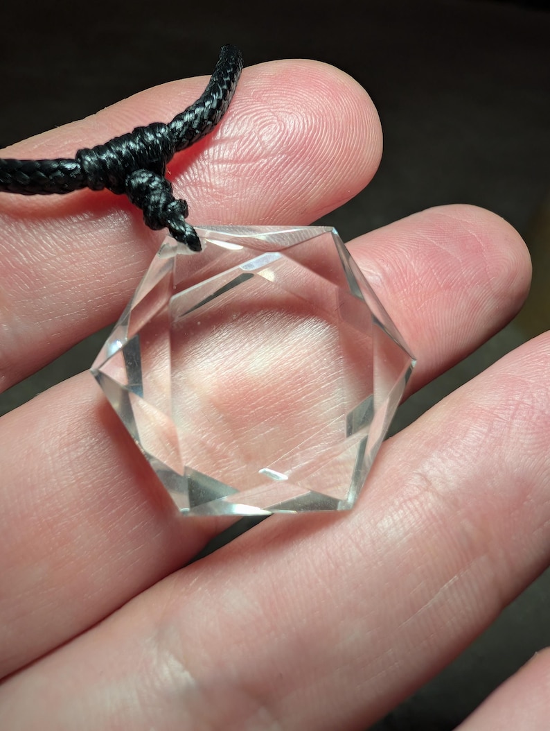 Collar con colgante de cuarzo transparente: gema natural brasileña, estrella de David hexagonal. imagen 7