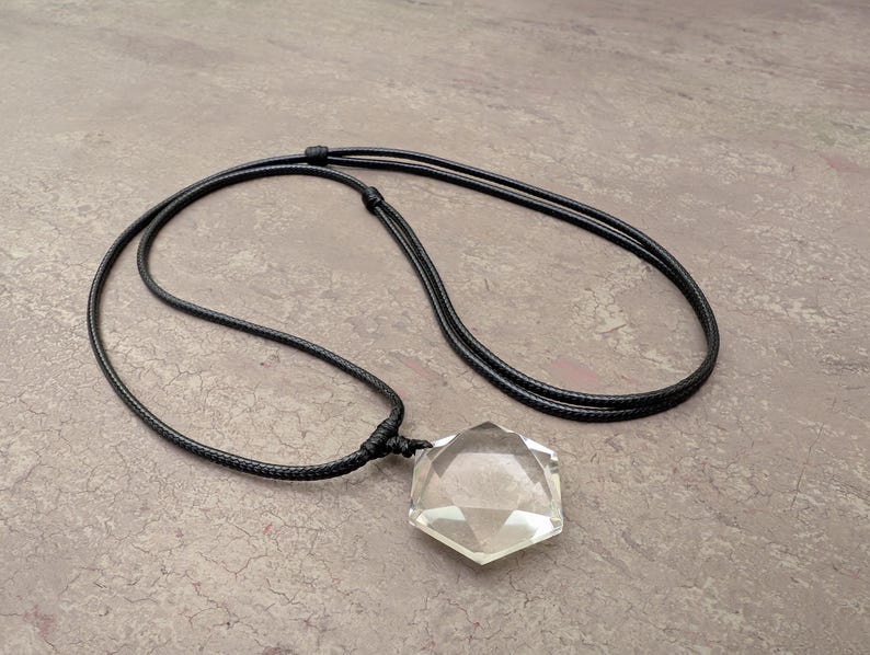 Collar con colgante de cuarzo transparente: gema natural brasileña, estrella de David hexagonal. imagen 1