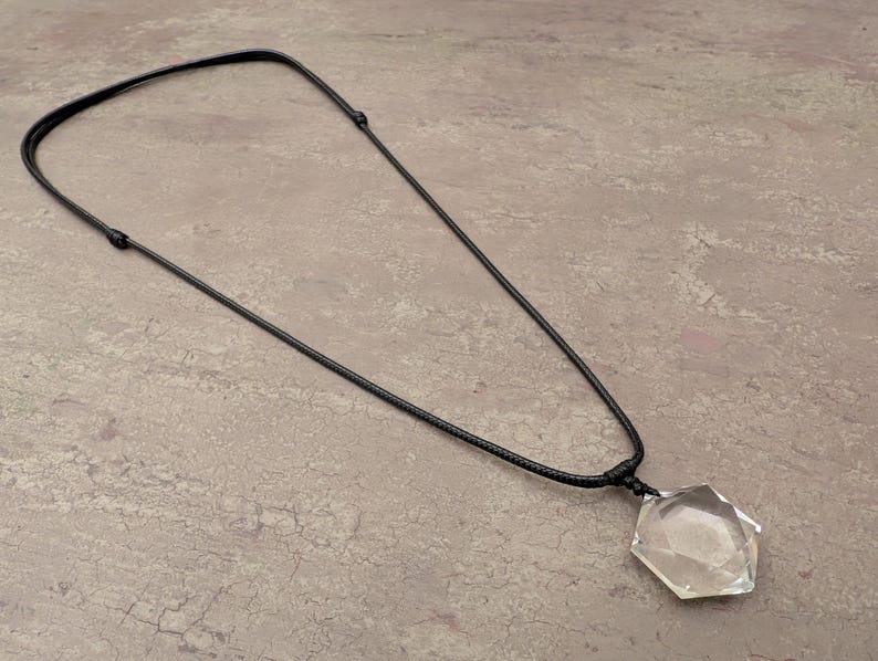 Collar con colgante de cuarzo transparente: gema natural brasileña, estrella de David hexagonal. imagen 3