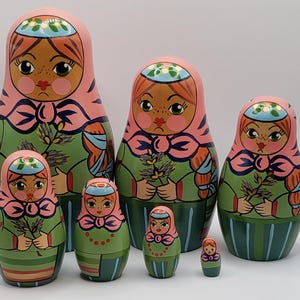 Vintage Russian Nesting Dolls 7 Piece Matryoshka Hand Painted Babushka Lady Girl