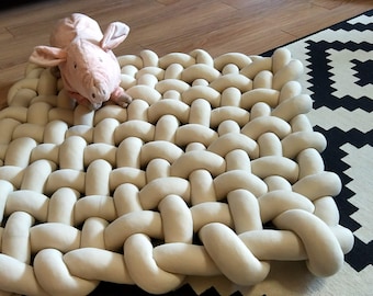 Handmade Knotted Baby Play Mat: Hypoallergenic Floor Mat (80x80cm).