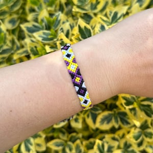 Braccialetto dell'orgoglio non binario: cinturino LGBTQIA ricamato