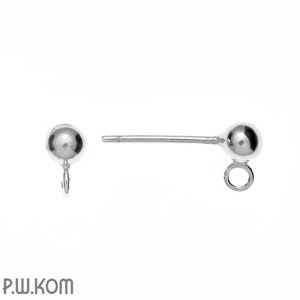 Pode incluir: Dois brincos de botão prateados em forma de bola, com um pino e um pequeno laço. Os brincos são exibidos em um fundo branco. O texto "P.W.KOM" é visível na parte inferior da imagem.