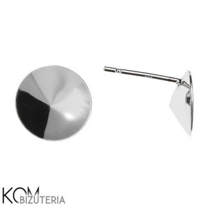 Pode incluir: Um par de brincos de prata com tachas. Um brinco é um círculo completo com um design preto, prateado e branco. O outro brinco é um pino com uma parte traseira de disco prateado.