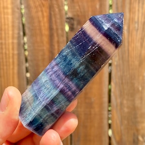 Cristal de fluorita arcoíris - Punta - Torre - Verde Púrpura Azul