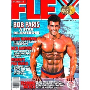 Puede incluir: Una portada de revista con un hombre musculoso sin camisa y con un bañador rojo. La revista se titula "Flex" y presenta el texto "Bob Paris, A Star Re-Emerges" y "Robby Robinson, The Body & Soul Interview".