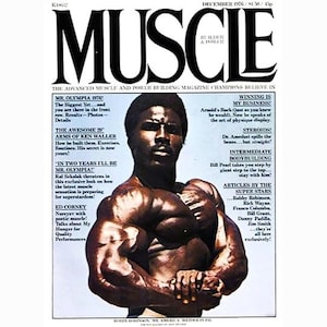 Peut inclure: Une couverture de magazine mettant en scène un homme musclé avec le titre "Muscle" et le texte "The Advanced Muscle and Power Building Magazine Champions Believe In" en haut. La couverture présente également le texte "Mr. Olympia 1976" et "Winning is My Business".