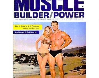 Peut inclure: Couverture de magazine vintage Muscle Builder/Power, juin 1969. La couverture présente un homme musclé et une femme en bikini léopard sur une plage. Le texte comprend "What It Takes To Be A Champion" et "New Methods To Build Muscles."