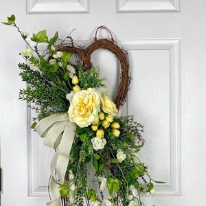 White Heart Wreath for Front Door,  Spring Wreath, Everyday Wreath, Valentines Day Wreath, white Rose Wreath, Heart Shape Wreath