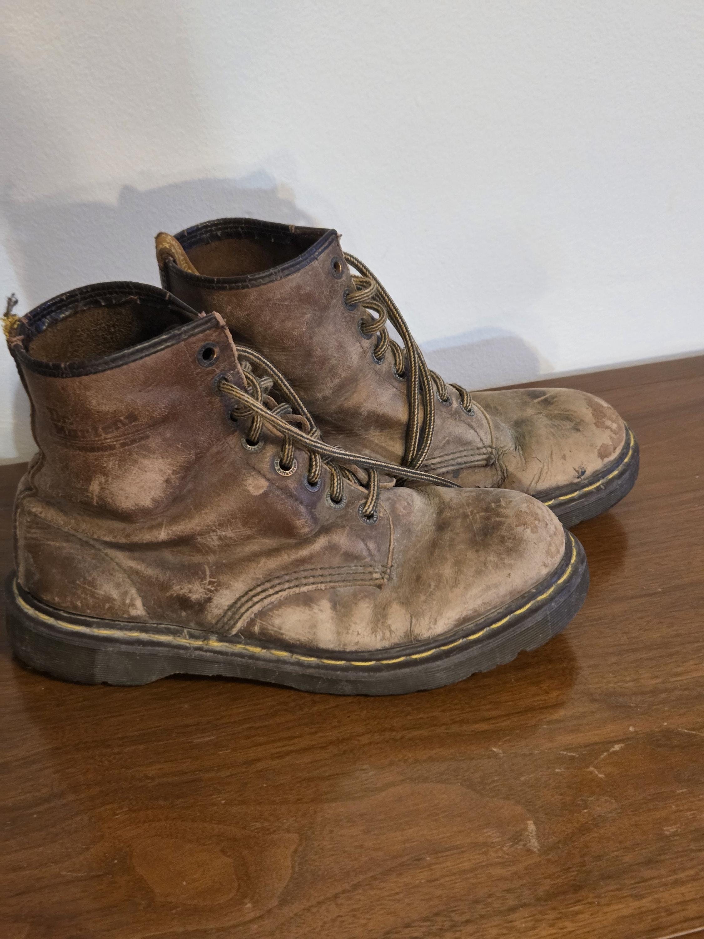 Vintage Dr. Martens Men\'s Brown Oxfords Size 11, Y2K Chunky Boots 9945 Vintage Dr Martens Y2K Chunky Distressed Brown Leather Toya  main image 2