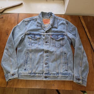 Levi's Men's Trucker Jacket Light Wash Denim Type III Jean Jacket mens medium