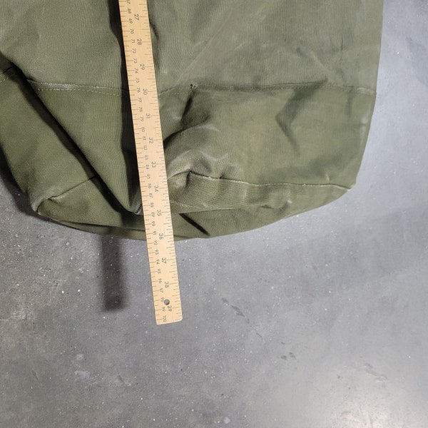 Énorme sac de sport militaire vintage en toile verte avec cordon de serrage