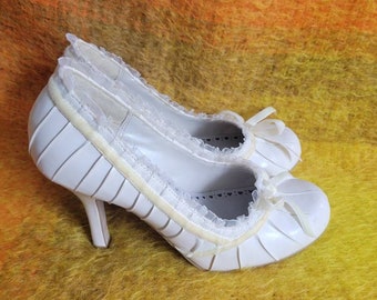 le chateau white shoes