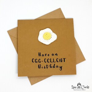 Passez un excellent anniversaire, carte d'anniversaire oeuf au plat petit lapin au crochet