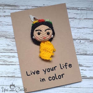 Biglietto all'uncinetto Frida Kahlo, Vivi la tua vita a colori, Pittore famoso all'uncinetto, Biglietto con personaggi iconici, Pittori messicani, Biglietto per amanti dell'arte