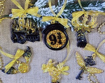 Adornos navideños de resina de fantasía hechos a mano: ciervo, castillo, fénix y snitch