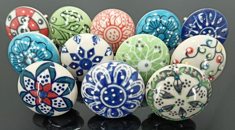 手作りのマルチカラーセラミックノブ、塗装されたキャビネットと引き出しの取っ手 Style 08