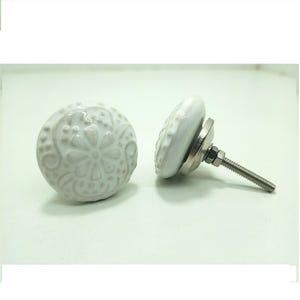 Handbemalter Knauf aus Weißer Keramik: Vintage Floral Hardware