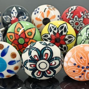 手作りのマルチカラーセラミックノブ、塗装されたキャビネットと引き出しの取っ手 Style 02