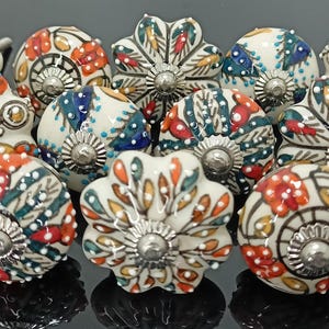 手作りのマルチカラーセラミックノブ、塗装されたキャビネットと引き出しの取っ手 Style 05