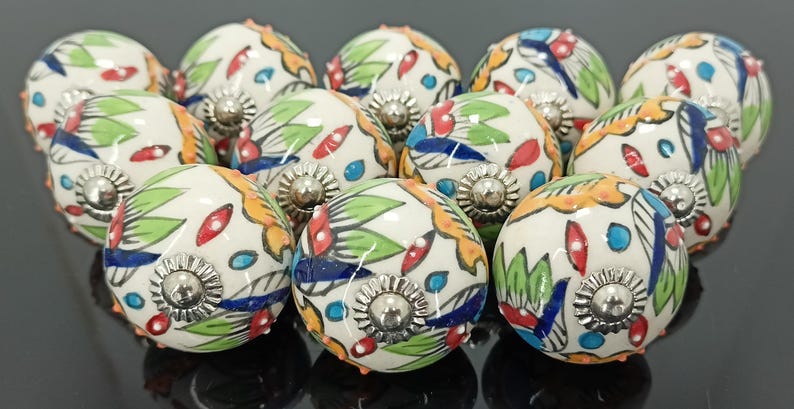 手作りのマルチカラーセラミックノブ、塗装されたキャビネットと引き出しの取っ手 Style 06