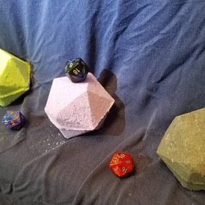 Dice bath bomb