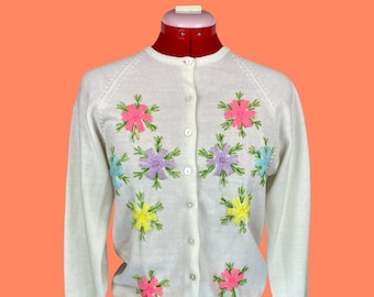 1960s Vintage Floral White Cardigan Sweater Mod Preppy Style Sz 38 S/M