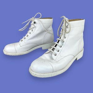 Vintage Chanel White Leather Designer Luxury Logo Combat Boots 1990s Y2K Sz 40 9 image 4