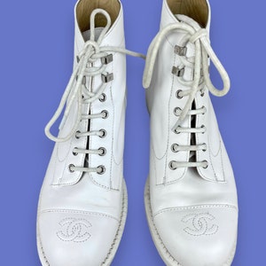 Vintage Chanel White Leather Designer Luxury Logo Combat Boots 1990s Y2K Sz 40 9 image 2