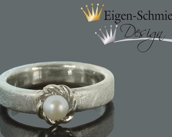 Goldsmith's ring with pearl, "surprise" in silver