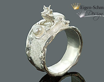 Frogring, " frogking with pearl " in sterling silver, fairy tale, frog, crown, ring crown, ring frog, ring, silverring, jewellery, love