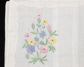 Neue Unbenutzte, Vintage, alte Lager, Floral Pastell, Terylene Boudoir Kissenbezüge, handbestickt mit Schattenstich, in Madeira