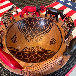 Beautiful handcarved African solid wood wooden decorative bowl safari animals giraffe rhino Kenya Africa crafted Maasai Mara wood carving