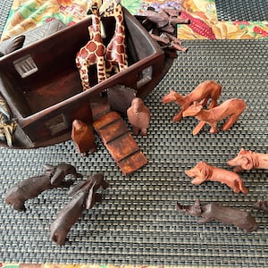 Adorable unique African Africa Jacaranda wood hand carved wood complete NOAH&#39;S ARK GIFT set 19 piece collectible