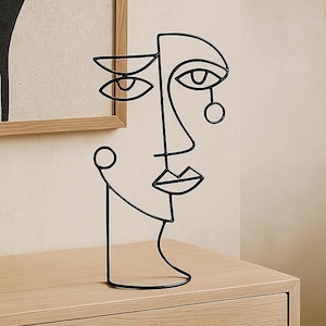 Minimalist Wire Face Sculpture: Abstract Steel Line Art Desk Decor