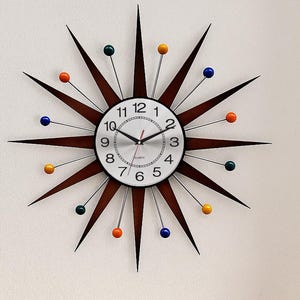 Relógio de parede Atomic Sunburst: acabamento em latão dourado, bolas coloridas, 30"