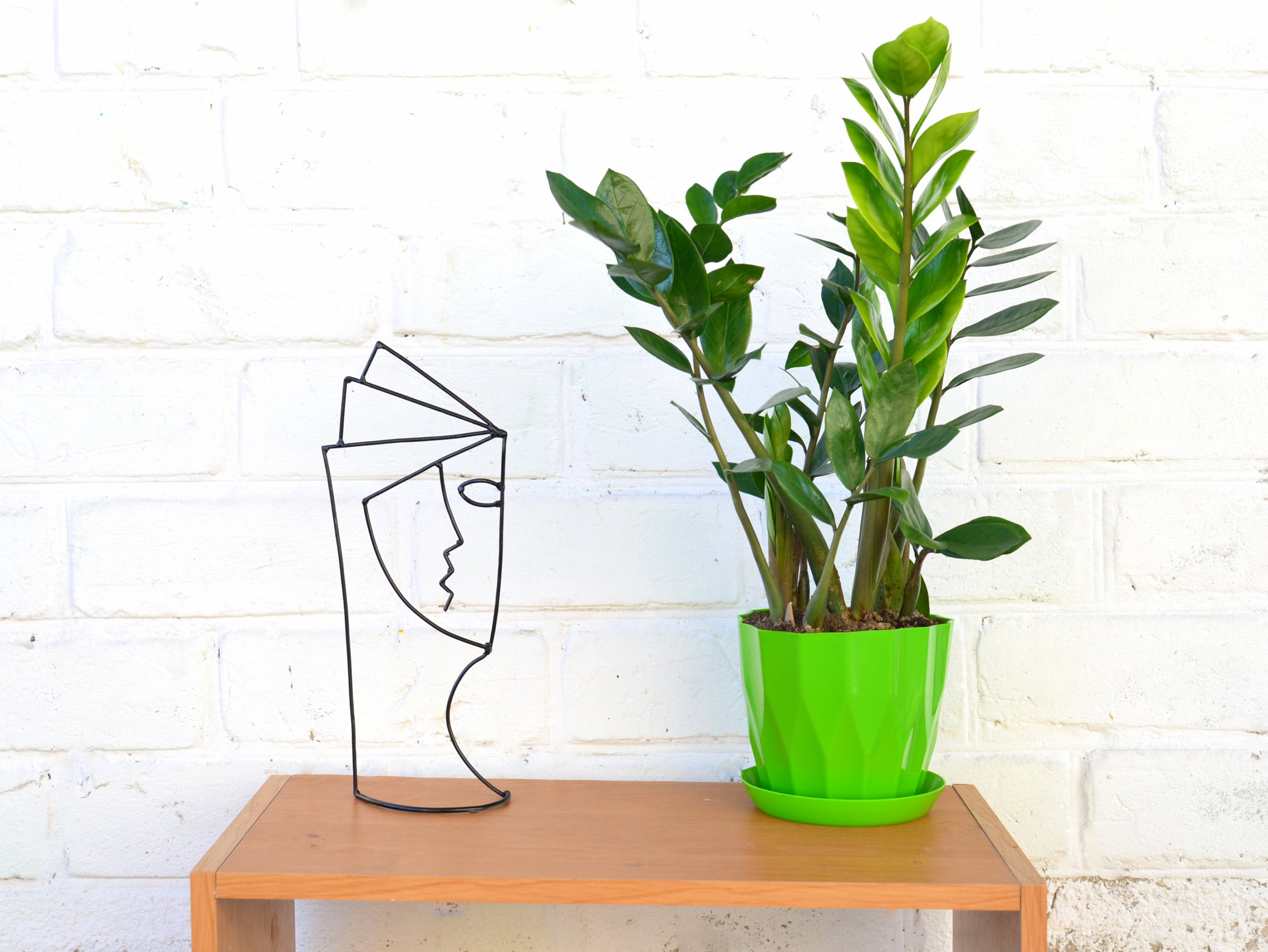 DIY Wire Abstract Face Sculpture + Plant Stake » Lavender Julep