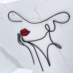 Volto di donna Labbra rosse viso Arte murale con grande volto astratto rosso Scultura in filo d'arte Arte geometrica Scultura in filo d'acciaio Moderno di metà secolo
