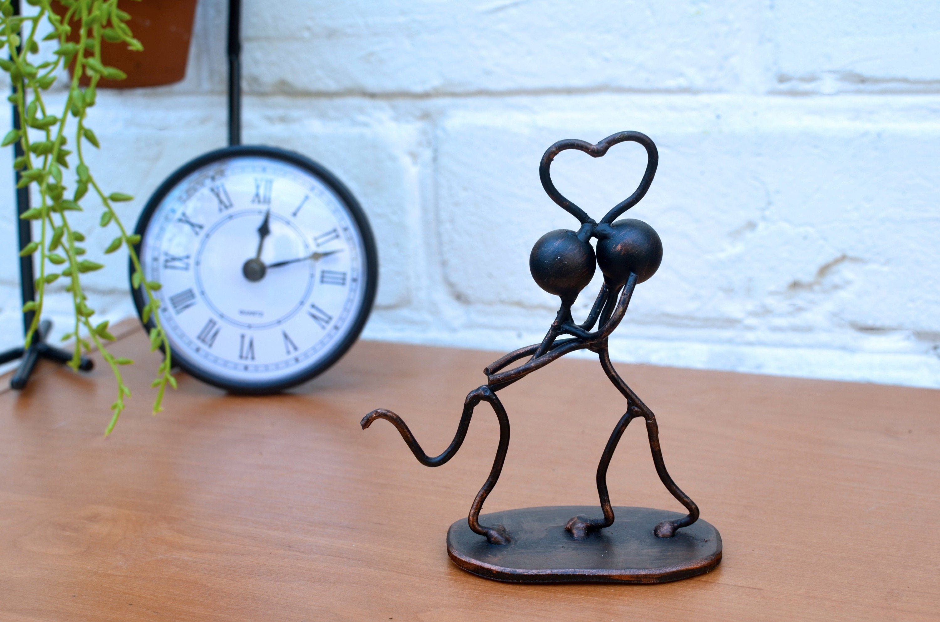 Loving couple wire sculpture Romantic couple Minimalist | Etsy