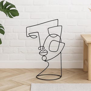Abstract Wire Face Sculpture: Modern Minimalist Steel Line Art