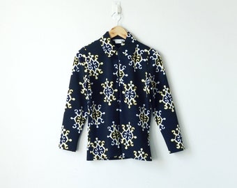 S // Top de colarinho estampado preto e branco anos 70 - Camisa vintage anos 70