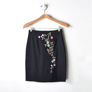 26&quot;W // Vintage Y2K Embroidered Black Midi Skirt - 2000s clothing, floral - Women&#39;s 3