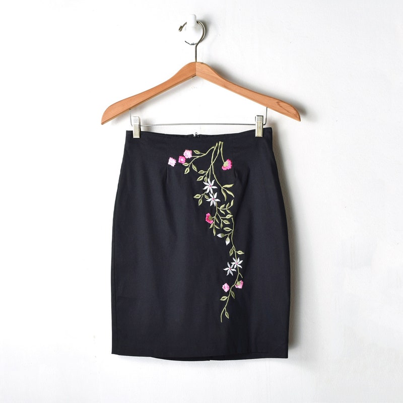 Embroidered Vintage Skirt-Waist 28 to 30
