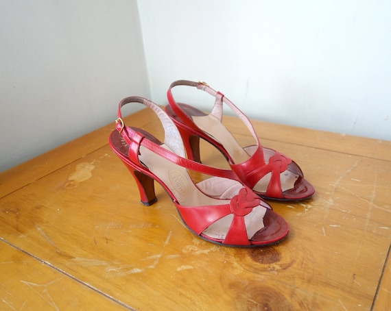 Size 9.5 // 50s Red Leather Peep-Toe Slingback Pum