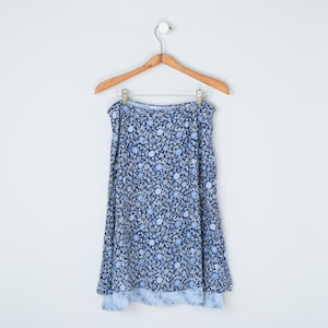 Vintage Y2k Layered Light & Dark Blue Printed Midi Skirt - 2000s clothes, bohemian, indie, floral - Women's 8 (30"W)