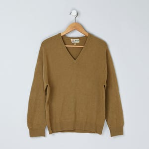 Vintage 1960s Pringle of Scotland Camel Cashmere Sweater - 60s, pullover, v-neck, tan, brown - Men&#39;s 40 (M)