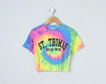Vintage 2000s "St Thomas" Rainbow Tie Dye Cropped T-Shirt - Urlaub, Neon, Rave, Sommer, Surfer - Frauen S